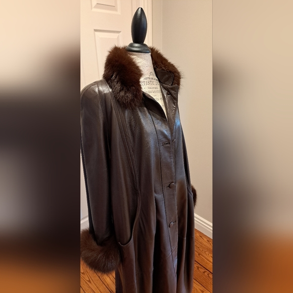 Genuine leather real fur trim full length coat by Santagostino - Picture 15 of 16